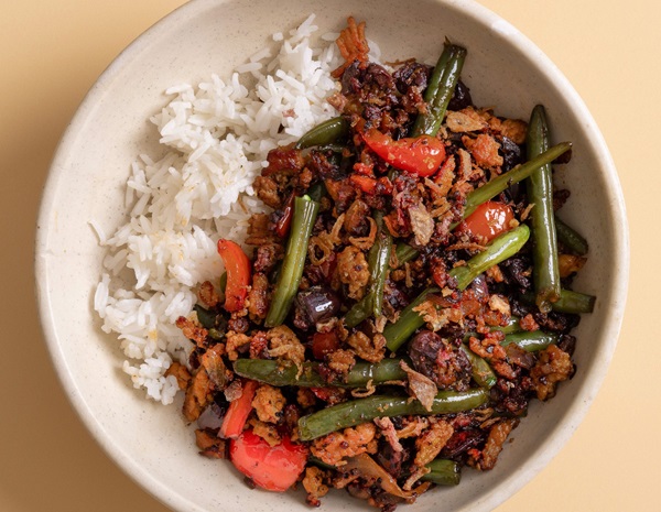 StirFry Pork with Beans Capsicum  Olives 600 x 465