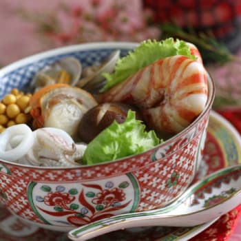Assorted Seafood Hot Pot With Shrimp Sauce