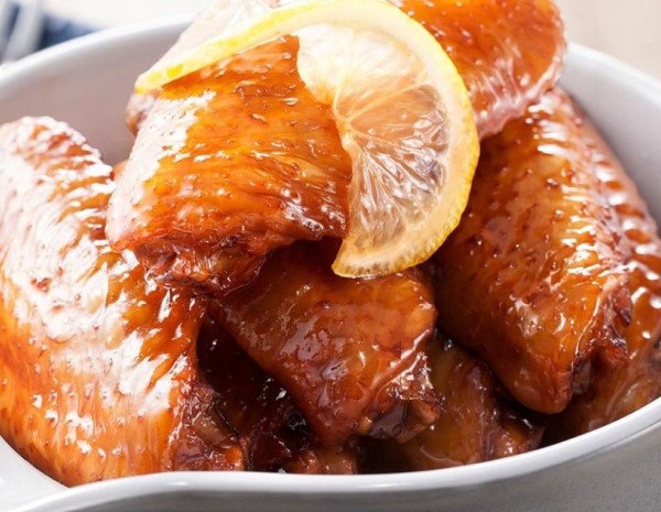 Braised Chicken Wings with Lemon and Coke