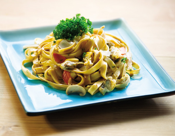 Fettuccine-with-Clam-Meat-and-Mushrooms600x465