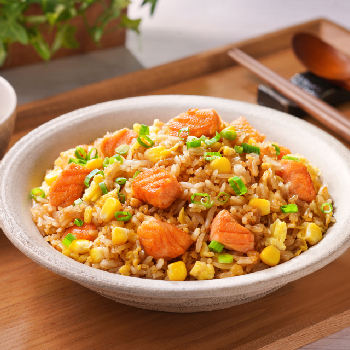 Fried Rice With Salmon and corn_350