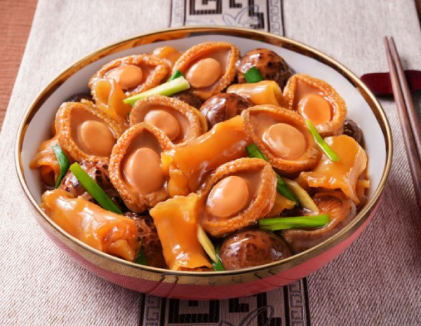 Braised Mushroom with Abalone and Fish Maw