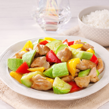 Stir-fried Zucchini and Capsicums with Chicken Fillet