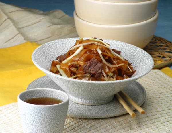 Stir-fried Rice Noodles with Dark Soy Sauce