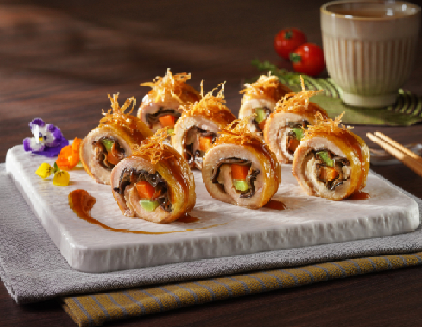 Pan-fried Chicken Roll with Vegetables and Herbs_600