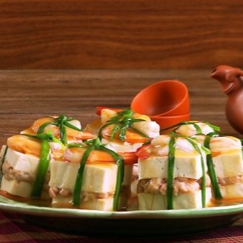 Steamed Tofu, Prawn and Minced Pork Wrap