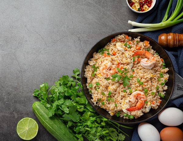 american-shrimp-fried-rice-served-with-chili-fish-sauce-thai-food1