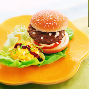 Recipe Beef Burger with Scrambled Egg