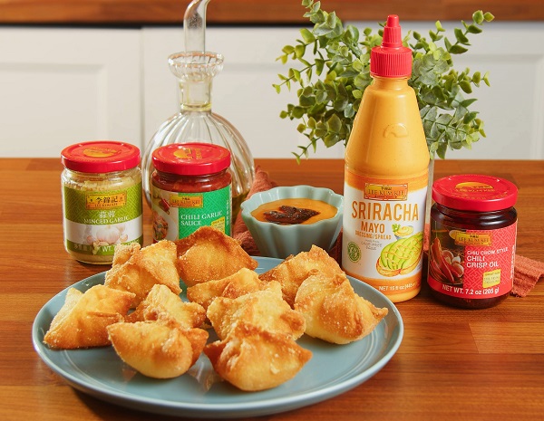 Recipe Cheesy Wontons With Spicy Dip